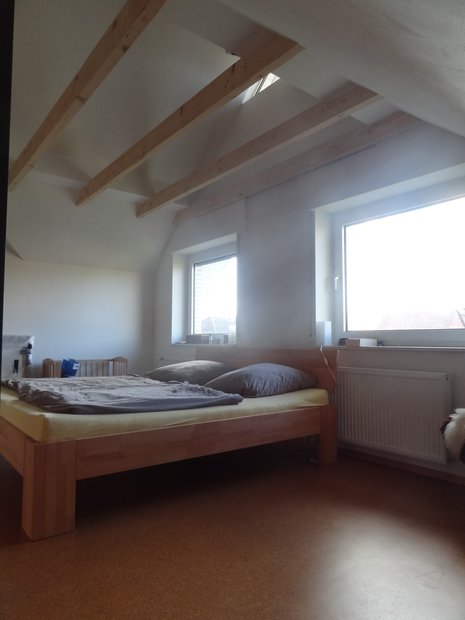 Schlafzimmer mit geöltem Naturkorkboden